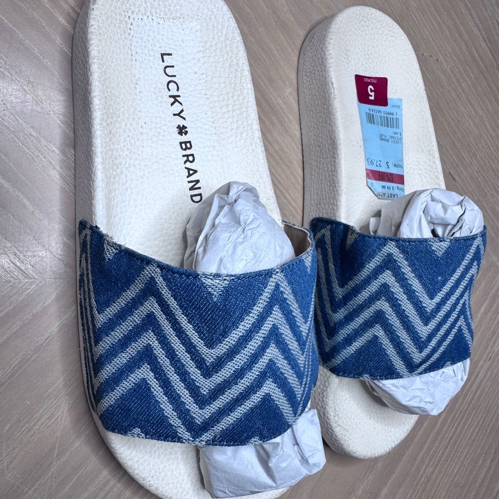 NWT Blue & White Lucky Brand Chevron Slide Sandals Sz 5 NEW - Picture 4 of 9